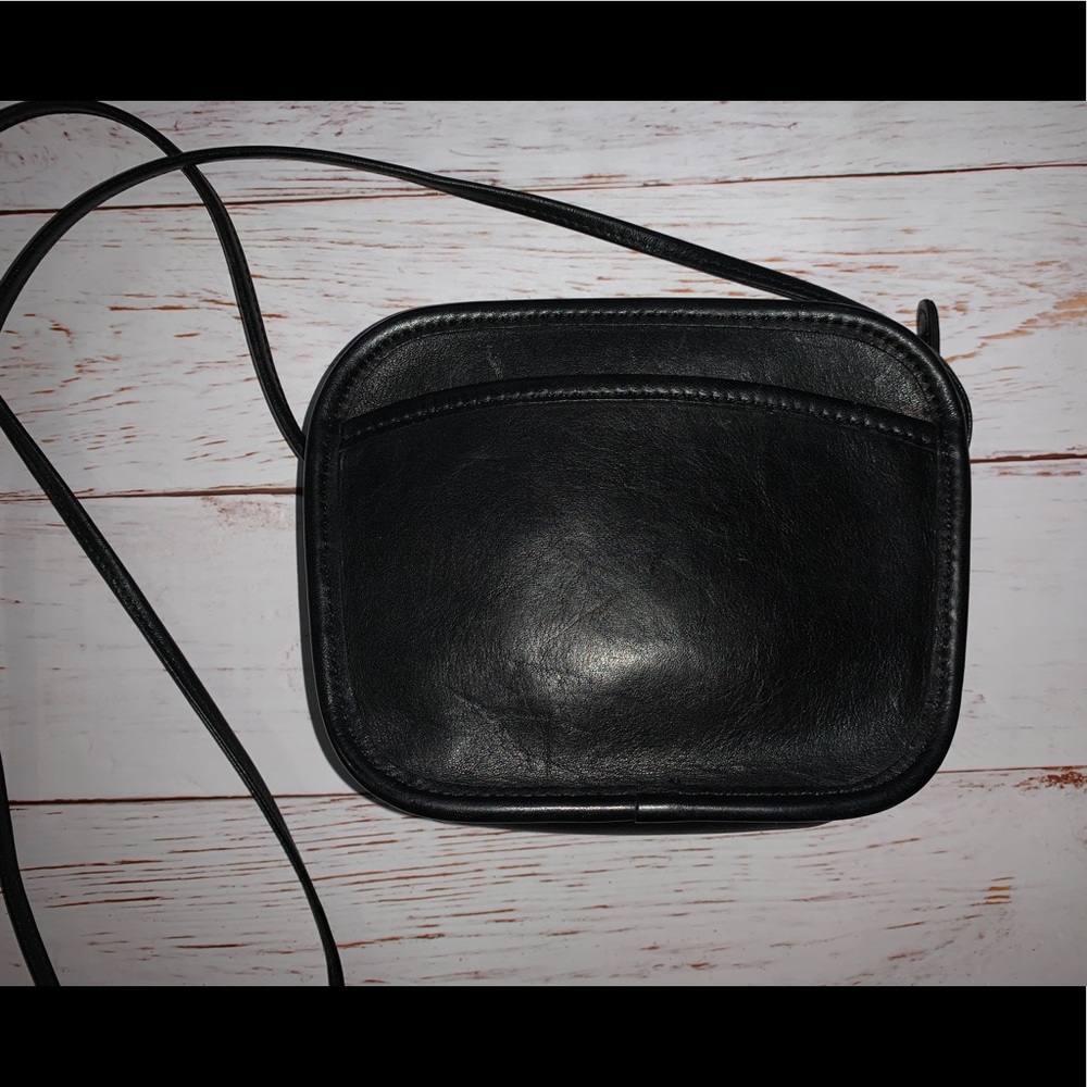 100% Authentic Coach Vintage Crossbody. EUC